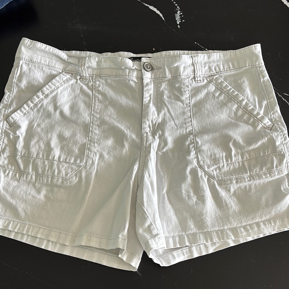 White Cargo Shorts with Lightweight Fabric and Simple Waistband